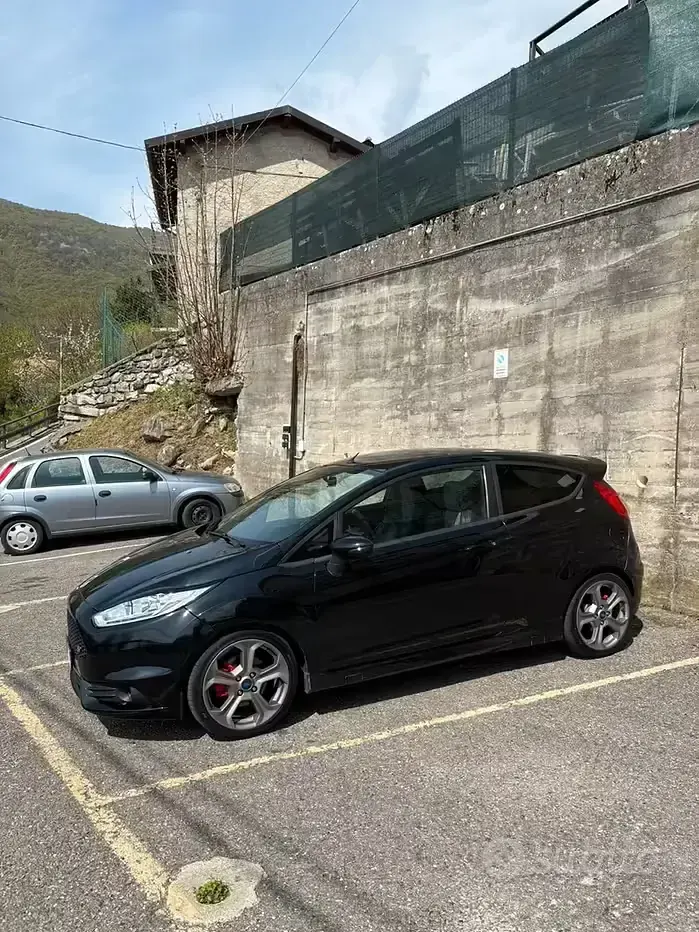 Usata Ford Fiesta ST 182 CV (133 kW) 2016 Nero Utilitaria