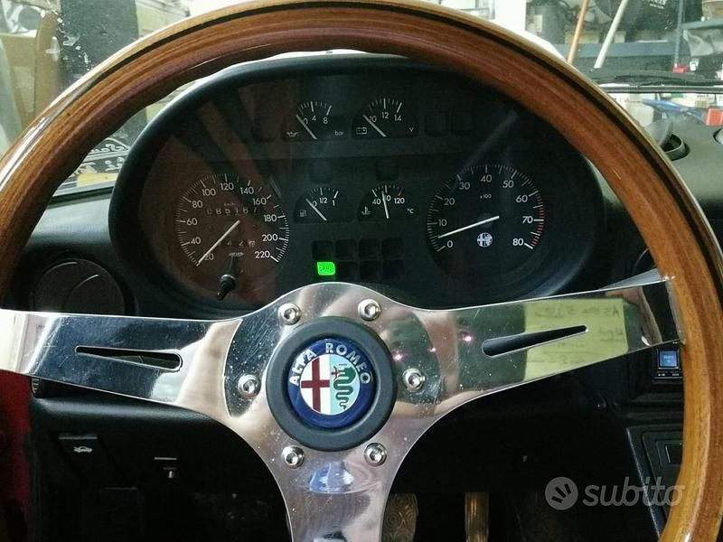 Usata Alfa Romeo Spider 117 CV (86 kW) 1992 Rosso Cabrio