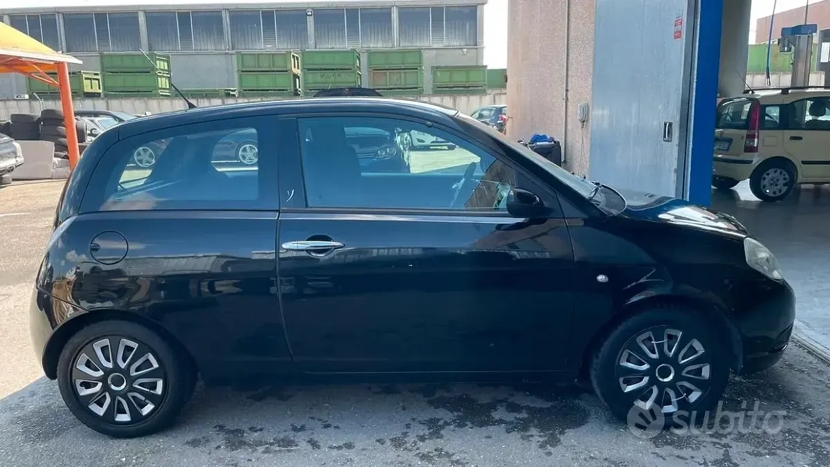 Usata Lancia Ypsilon 60 CV (44 kW) 2009 Nero Utilitaria