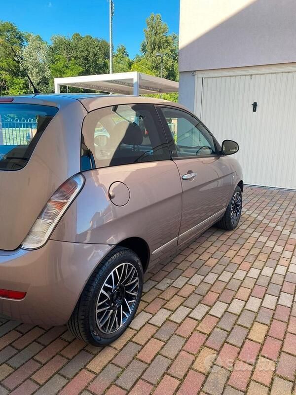 Usata Lancia Ypsilon 75 CV (55 kW) 2011 Utilitaria