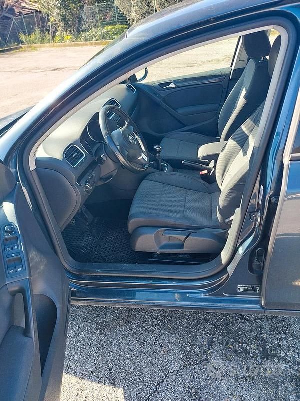 Usata VW Golf VI 105 CV (77 kW) 2010 Blu Utilitaria