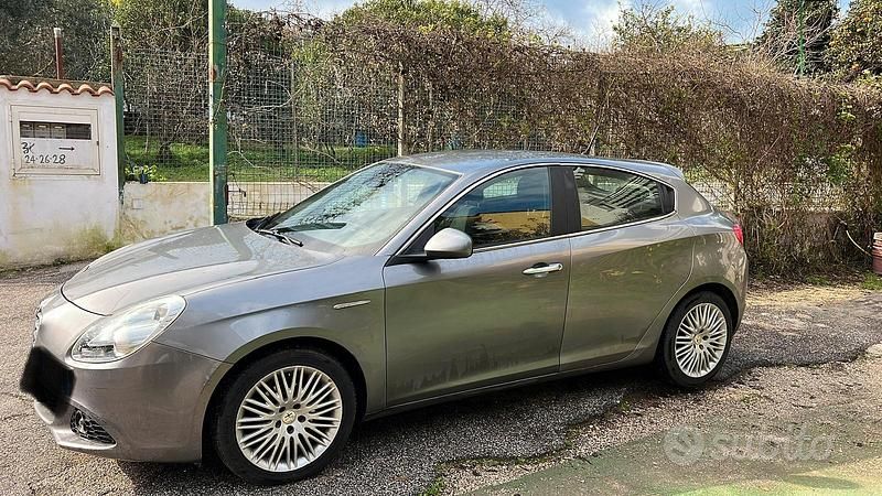 Usata Alfa Romeo Giulietta 105 CV (77 kW) 2013 Grigio Berlina