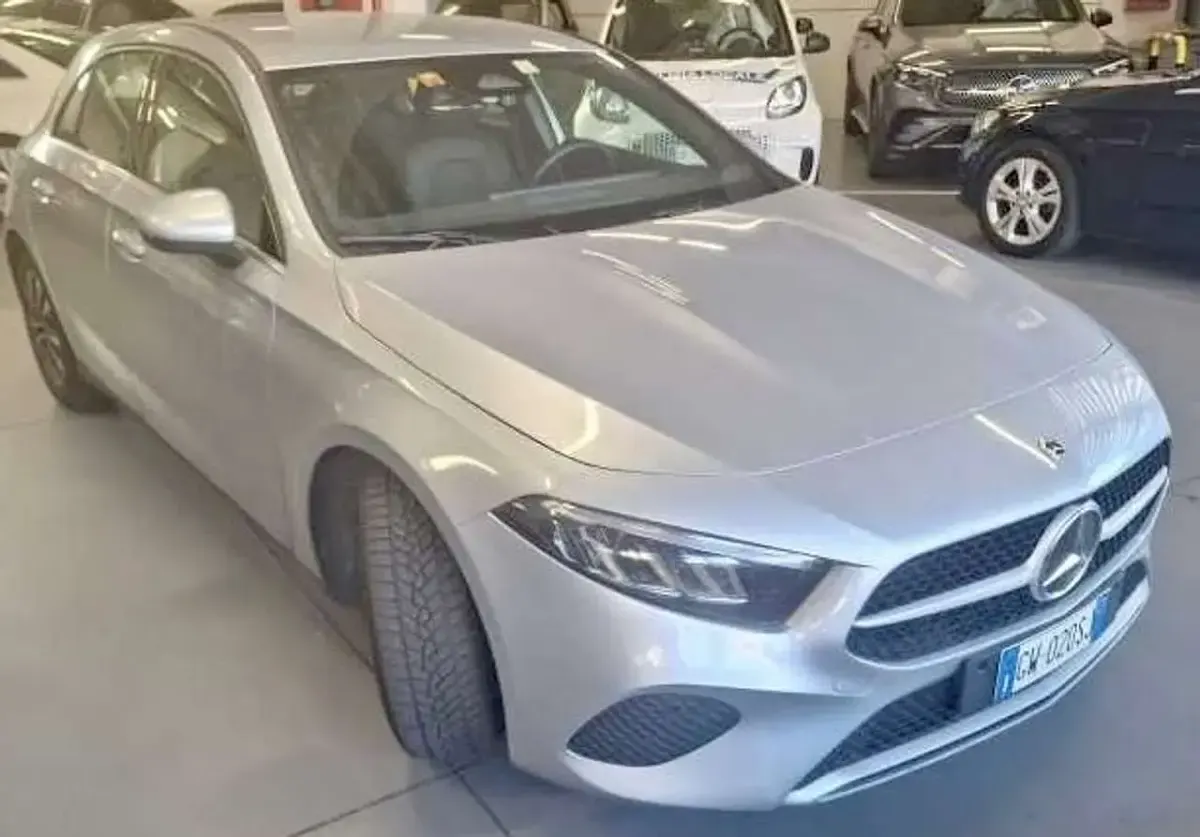 Usata Mercedes A180 116 CV (85 kW) 2024 Argento Berlina