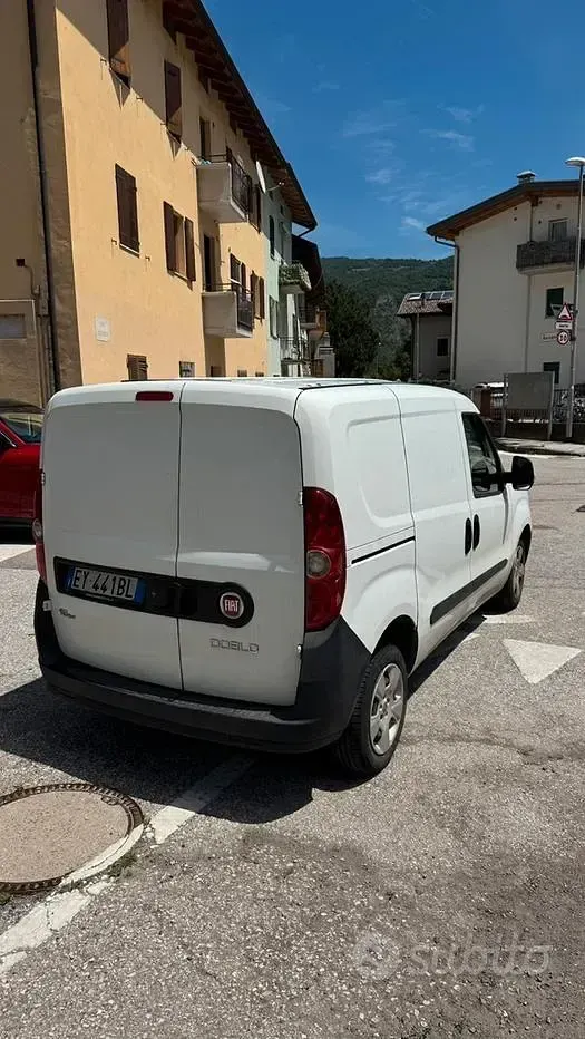 Usata Fiat Doblò 90 CV (66 kW) 2015 Bianco Monovolume