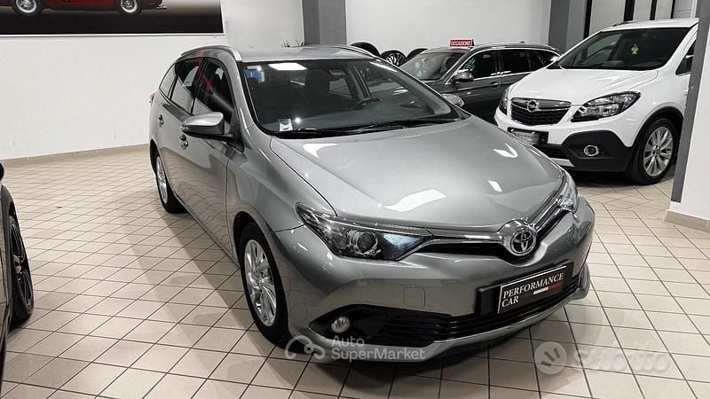 Usata Toyota Auris Lounge 111 CV (81 kW) 2017 Station wagon