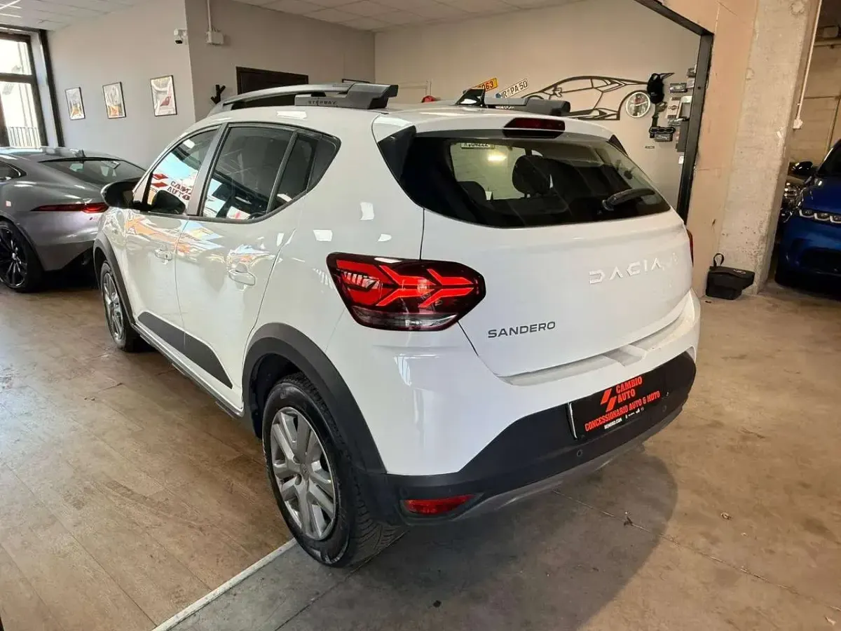 Usata Dacia Sandero Essentiel 101 CV (74 kW) 2023 Bianco Berlina