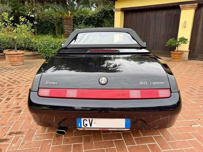Second-hand Alfa Romeo Spider 150 CP (110 kW) 2003 Cabrio