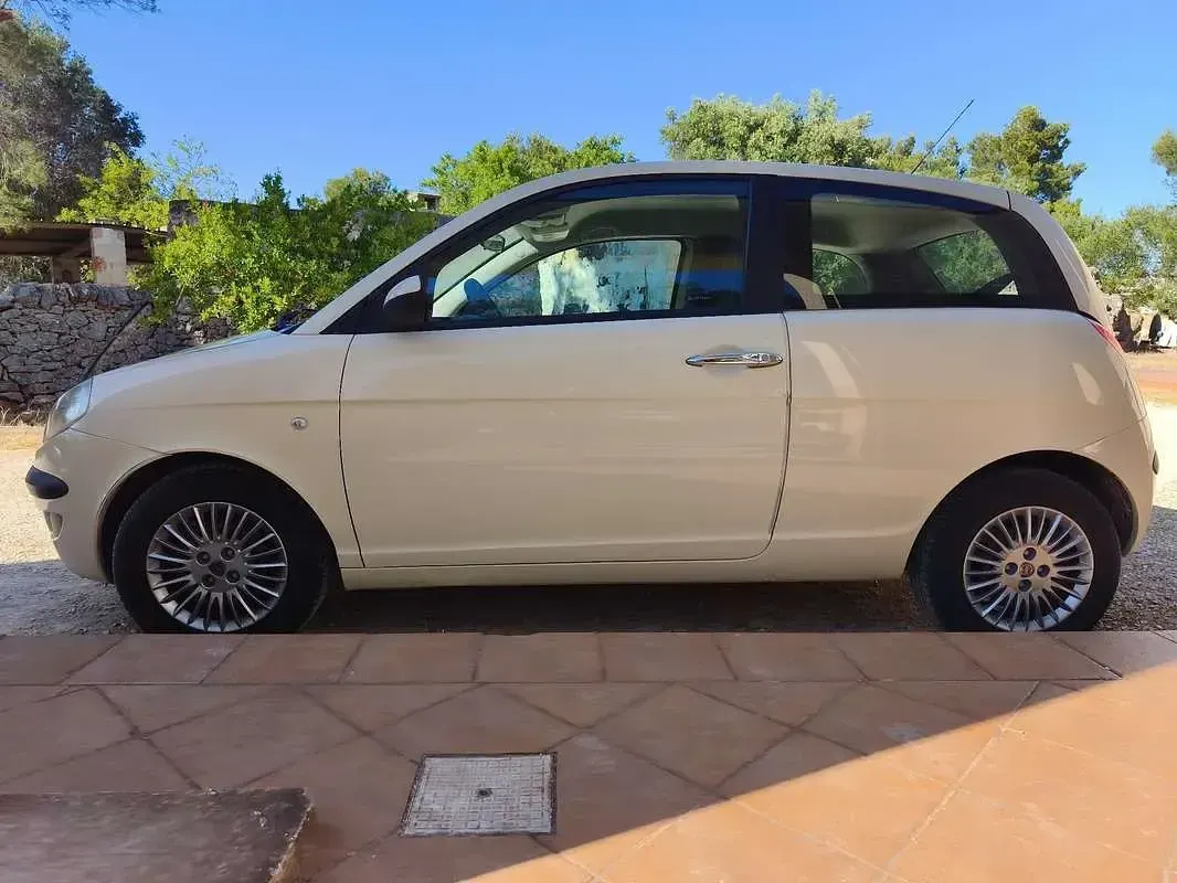 Usata Lancia Ypsilon 60 CV (44 kW) 2004 Utilitaria