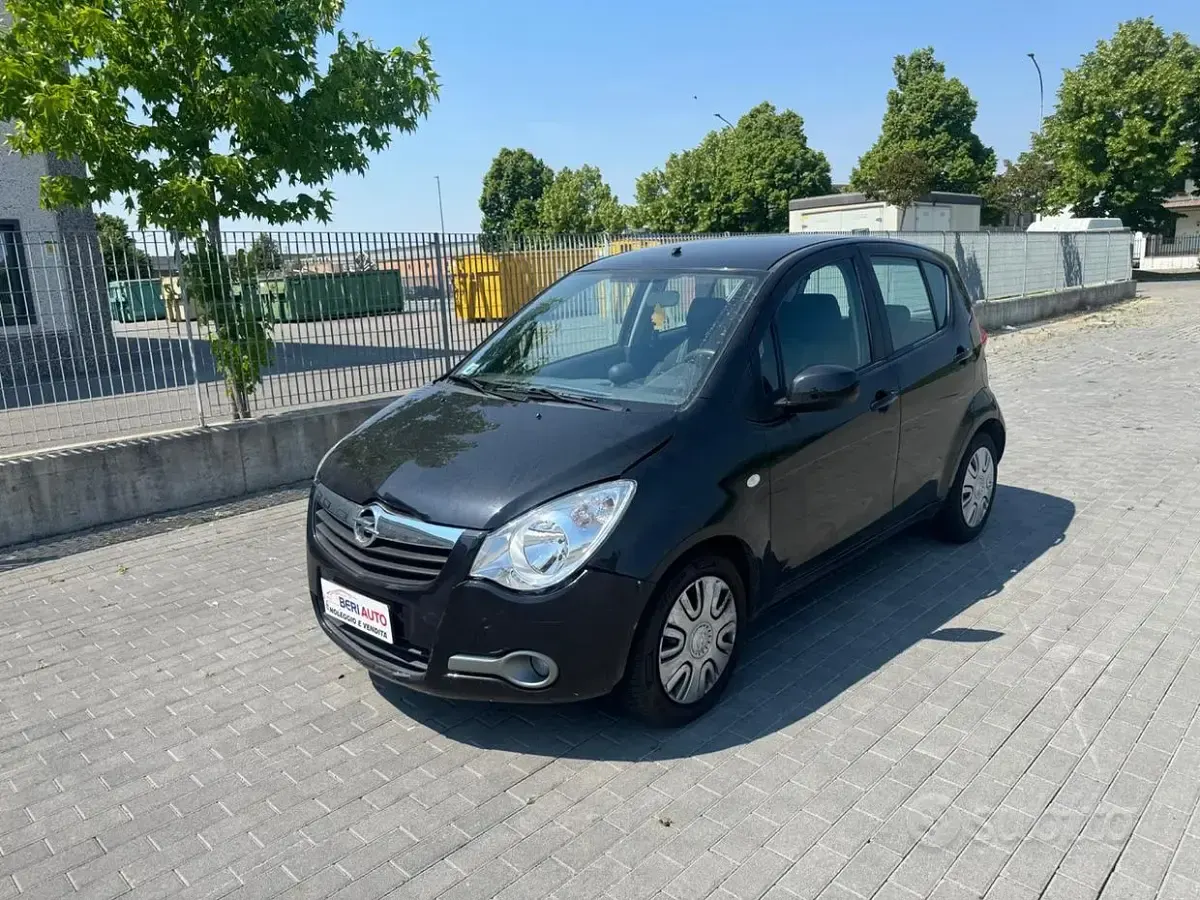 Usata Opel Agila Enjoy 65 CV (47 kW) 2011 Nero Utilitaria