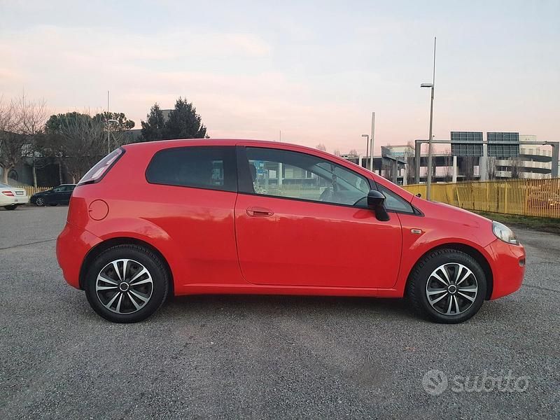 Usata Fiat Punto Street 75 CV (55 kW) 2013 Rosso Berlina
