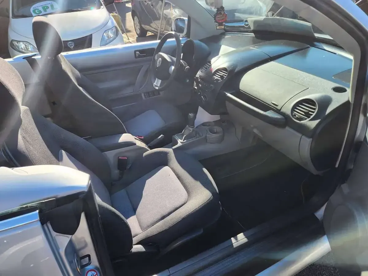 Usata VW New Beetle 101 CV (74 kW) 2004 Grigio Utilitaria