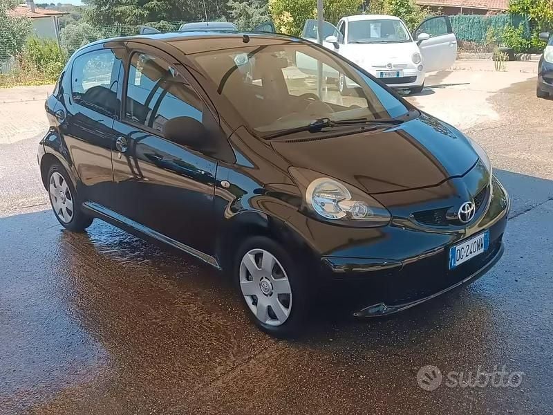 Usata Toyota Aygo 68 CV (50 kW) 2008 Nero Utilitaria