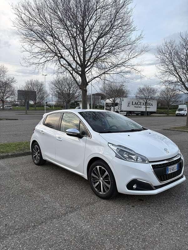 Usata Peugeot 208 Allure 82 CV (60 kW) 2017 Utilitaria