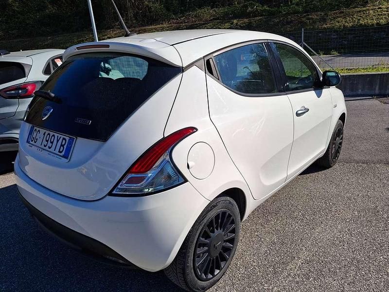 Usata Lancia Ypsilon Silver 69 CV (50 kW) 2022 Bianco Utilitaria