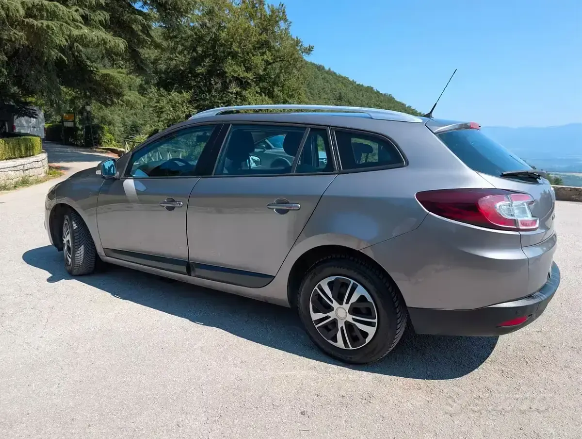Usata Renault Mégane GrandTour 90 CV (66 kW) 2010 Grigio Station wagon