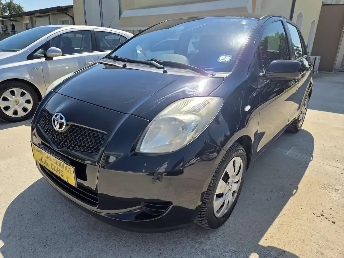 Usata Toyota Yaris Sol 69 CV (50 kW) 2008 Nero Utilitaria