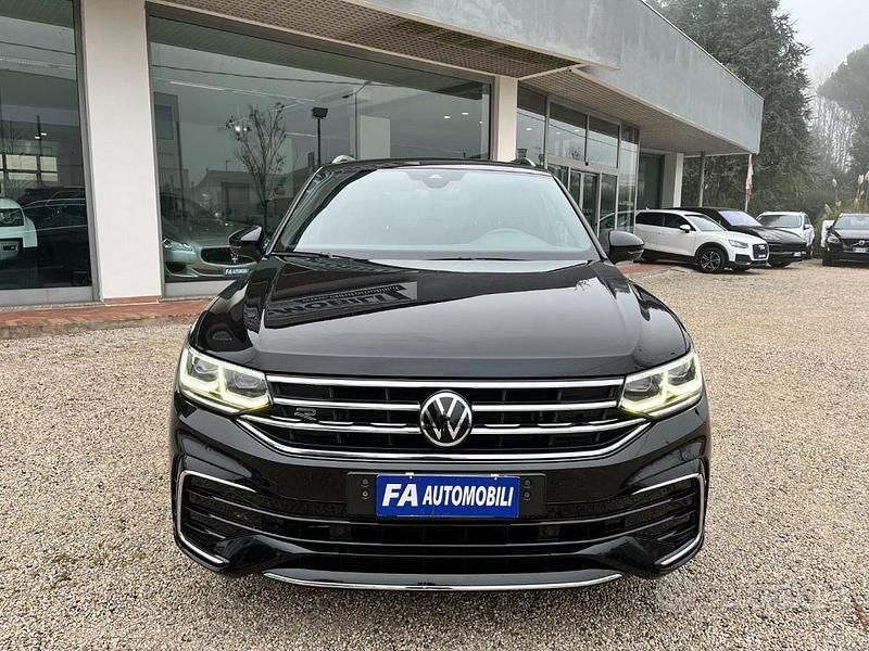Usata VW Tiguan R-line 150 CV (110 kW) 2022 Nero SUV