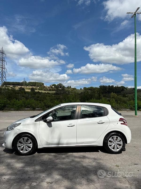 Usata Peugeot 208 82 CV (60 kW) 2013 Bianco Utilitaria