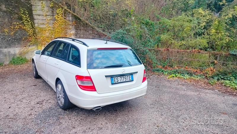 Usata Mercedes C220 AMG 170 CV (125 kW) 2011 Bianco Station wagon