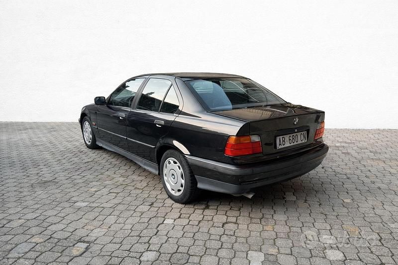 Usata BMW 318 140 CV (102 kW) 1994 Grigio Berlina