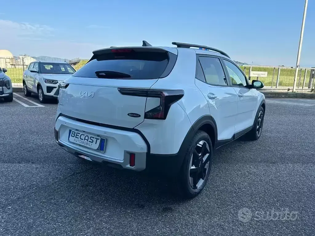 Usata Kia Stonic Style 116 CV (85 kW) 2025 Bianco pastello SUV