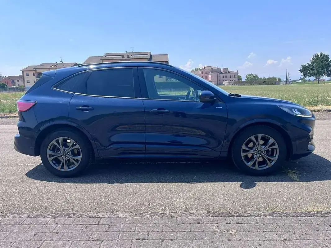 Usata Ford Kuga ST-Line 120 CV (88 kW) 2023 Blu/azzurro SUV