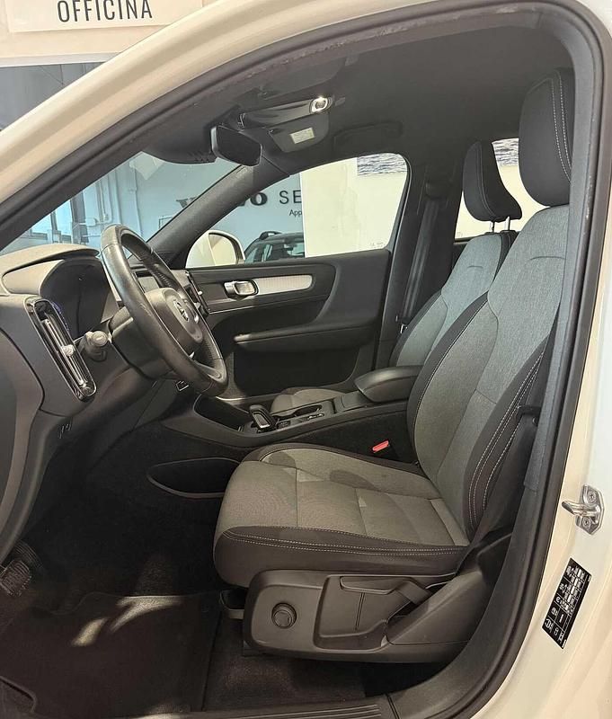 Usata Volvo XC40 Momentum 129 CV (94 kW) 2021 Bianco SUV