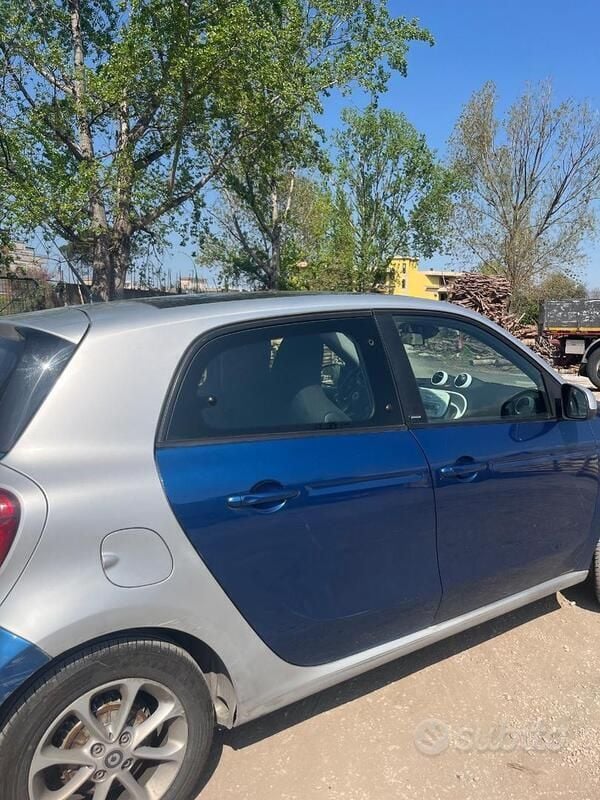 Usata Smart ForFour 2017 Blu Utilitaria