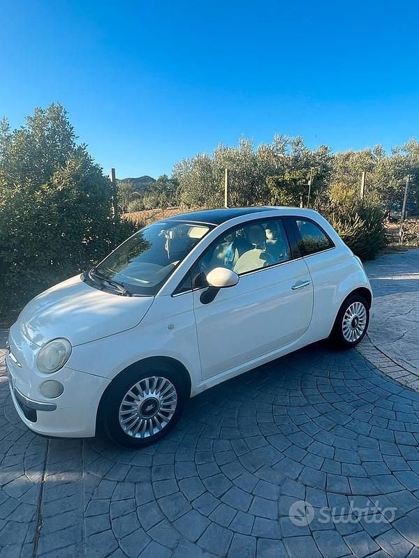Usata Fiat 500 Lounge 75 CV (55 kW) 2009 Bianco Utilitaria