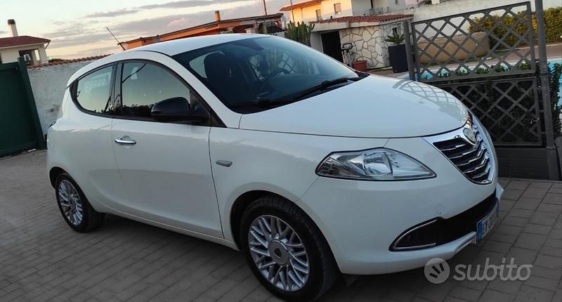 Usata Lancia Ypsilon Gold 69 CV (50 kW) 2015 Bianco Utilitaria