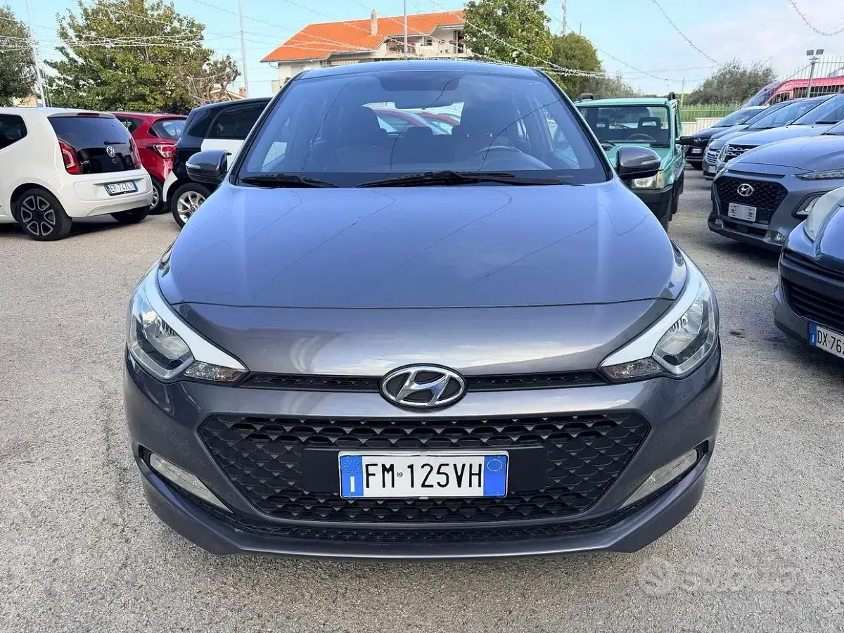 Occasion Hyundai i20 Blackline 75 ch (55 kW) 2018 Gris Berline