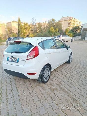 Usata Ford Fiesta Titanium 75 CV (55 kW) 2014 Bianco Utilitaria