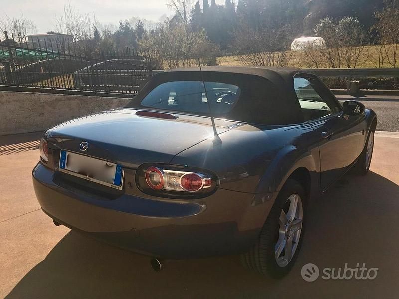 Usata Mazda MX5 131 CV (96 kW) 2006 Grigio Cabrio