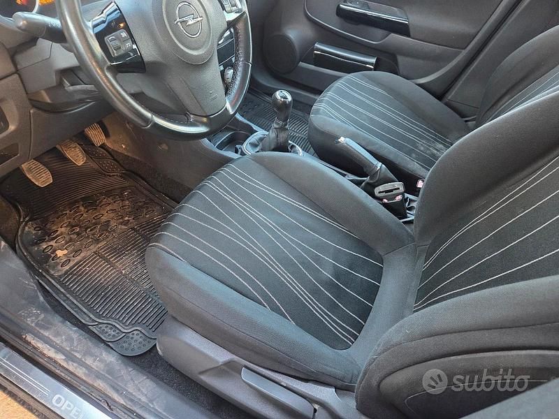 Usata Opel Corsa 2010 Nero Utilitaria
