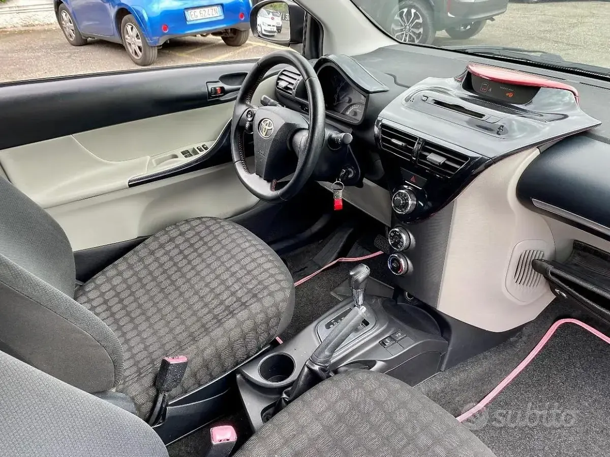 Gebraucht Toyota iQ Lounge 68 PS (50 kW) 2012 Schwarz Kleinwagen