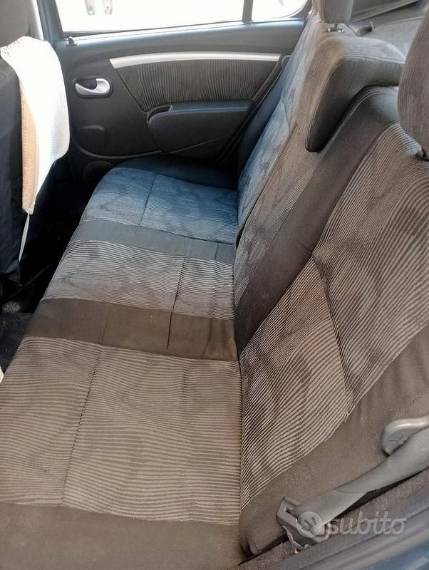 Usata Dacia Sandero 75 CV (55 kW) 2010 Utilitaria