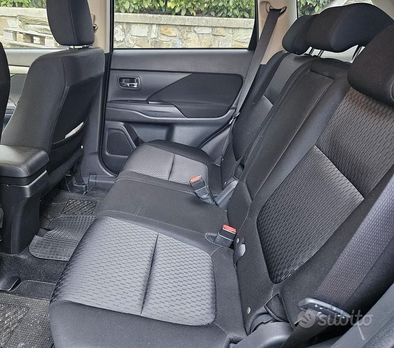 Usata Mitsubishi Outlander Instyle 150 CV (110 kW) 2014 Nero SUV