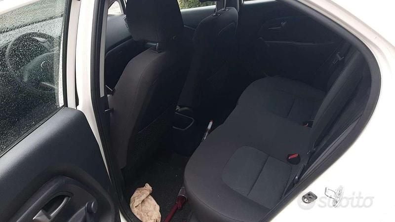 Usata Kia Rio EX 86 CV (63 kW) 2012 Bianco Berlina