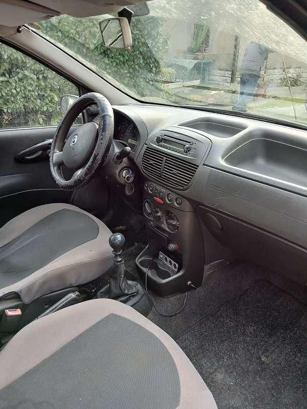 Usata Fiat Punto Dynamic 80 CV (58 kW) 2004 Berlina