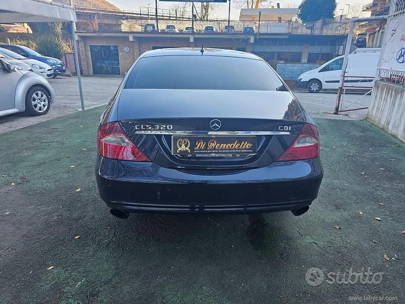 Usata Mercedes CLS320 224 CV (164 kW) 2007 Blu Berlina