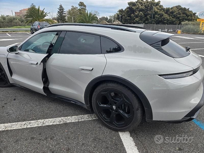 Usata Porsche Taycan 300 kW (408 CV) 2022 Bianco Berlina
