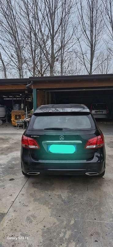 Usata Mercedes B180 Premium 109 CV (80 kW) 2018 Nero Monovolume