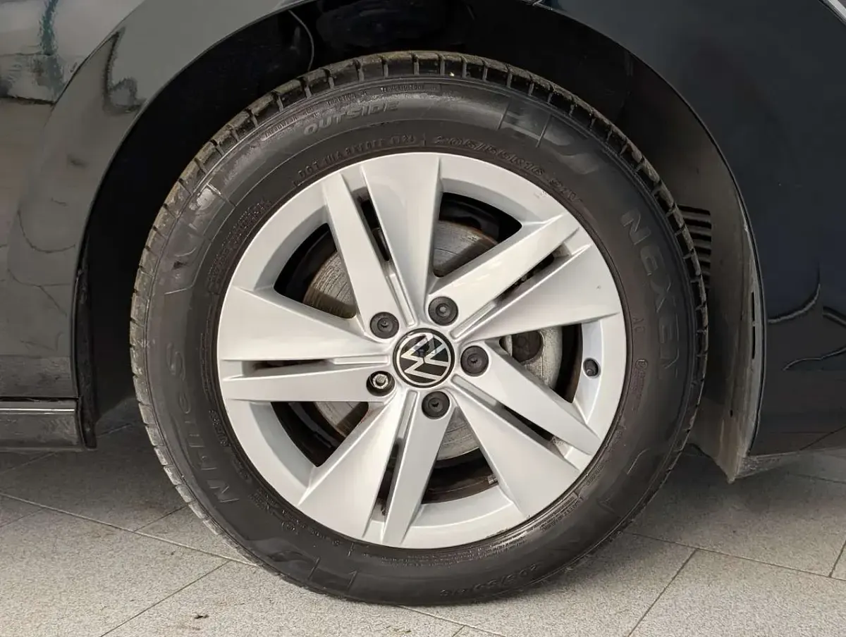Usata VW Golf VIII Life 116 CV (85 kW) 2025 Nero Berlina