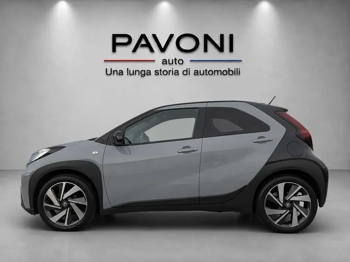 Usata Toyota Aygo X Lounge 72 CV (52 kW) 2024 Grigio SUV
