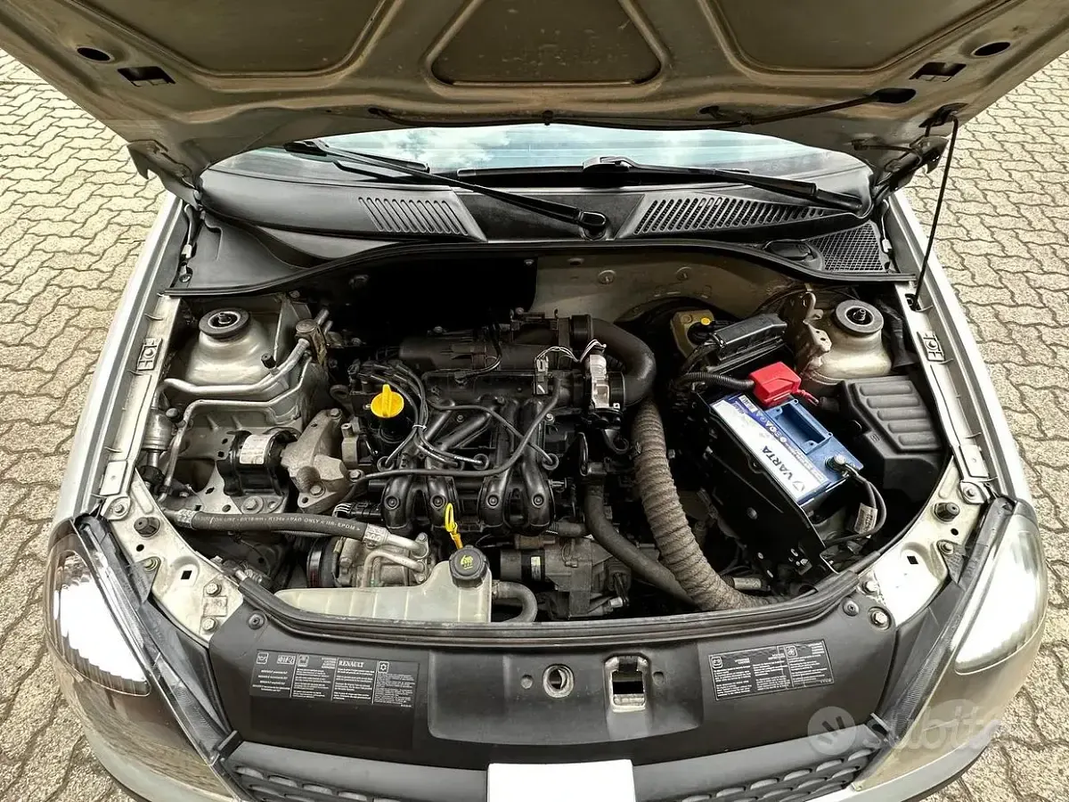 Käytetty Renault Clio II 58 HP (42 kW) 2003 Sedan