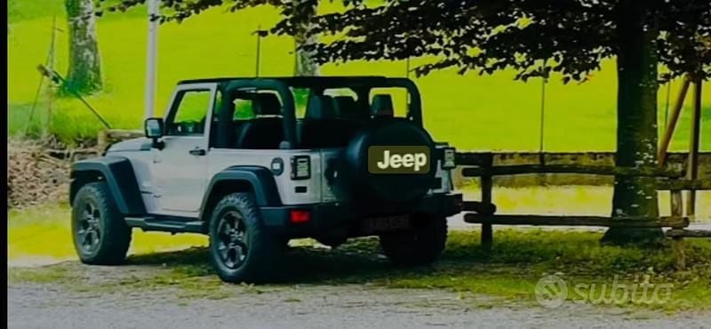 Usata Jeep Wrangler Sahara 200 CV (147 kW) 2015 Grigio SUV