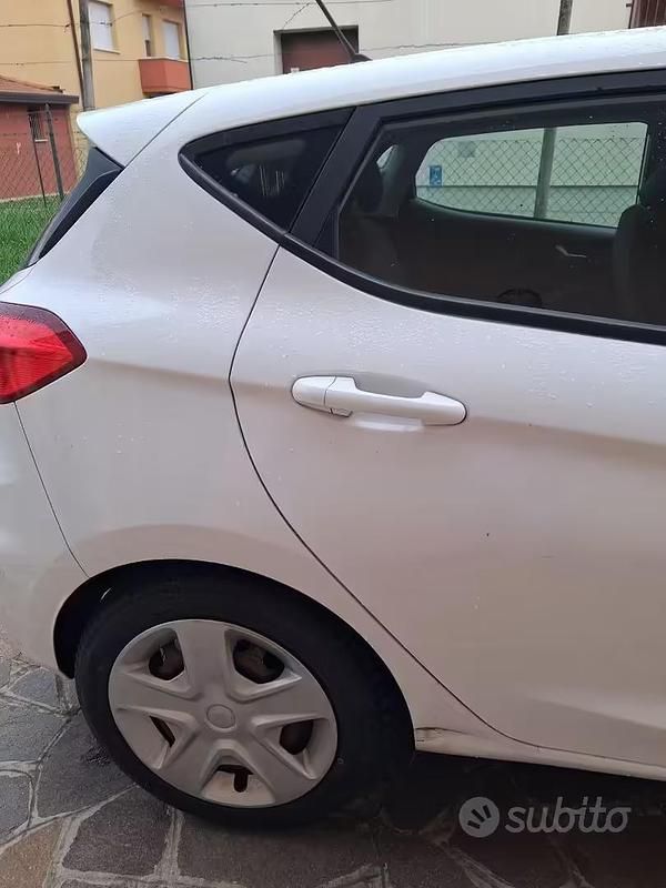 Gebraucht Ford Fiesta 86 PS (63 kW) 2018 Weiß Kleinwagen