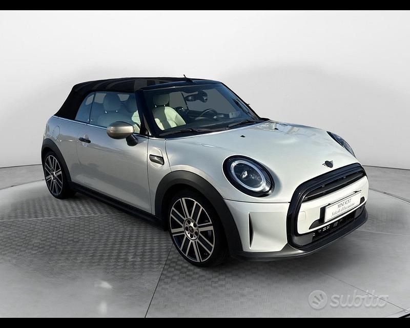 Usata Mini Cooper Cabriolet 136 CV (100 kW) 2021 White silver Cabrio