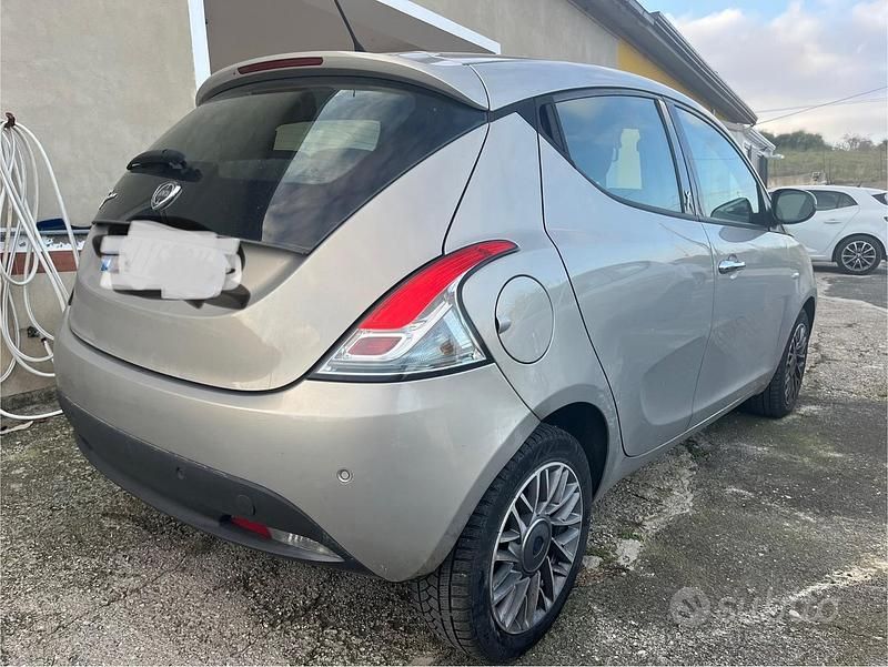 Usata Lancia Ypsilon 95 CV (69 kW) 2011 Grigio Utilitaria