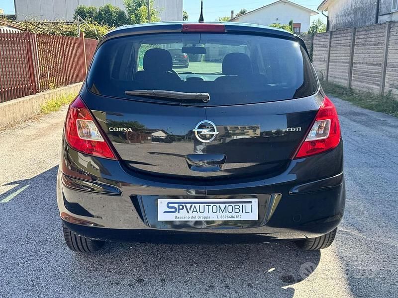 Usata Opel Corsa Cosmo 75 CV (55 kW) 2011 Nero Utilitaria